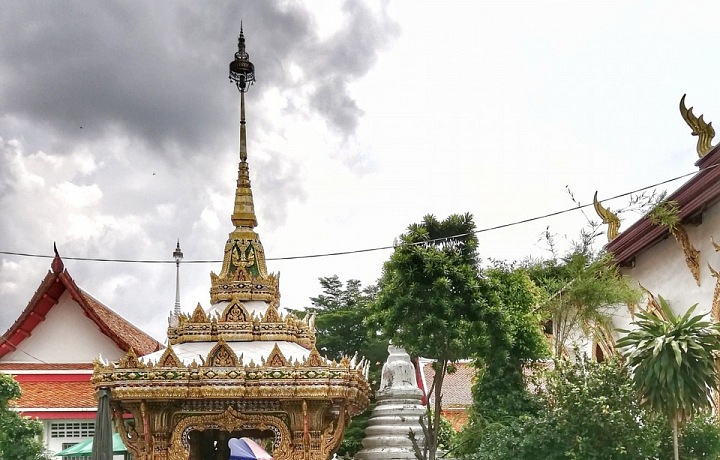 Wat Chana Songkhram Rachawora Mahawiharn
