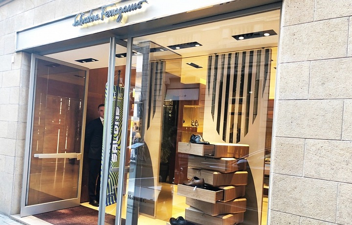 Salvatore Ferragamo, Via Montenapoleone 
