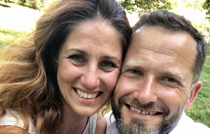 Petr Jan Křen s partnerkou Veronikou Vieweghovou, zásnuby v létě 2021.