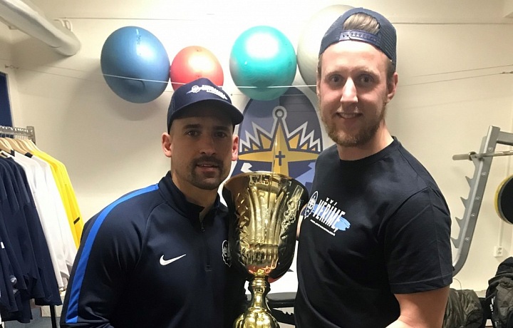 Michael Obrtel s Tomášem Plekancem při postupu do extraligy v sezóně 2020/2021.