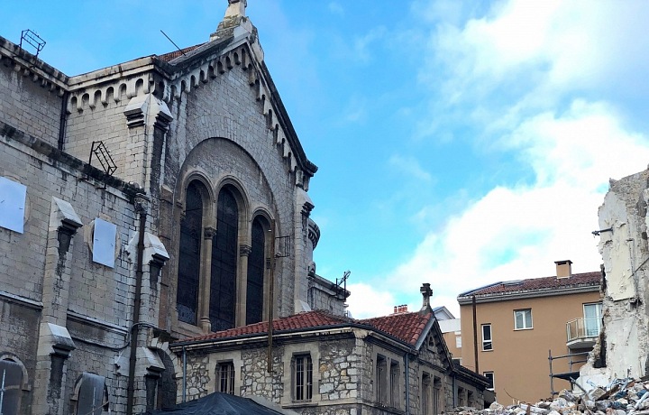 Oposite of Palais de Festivals