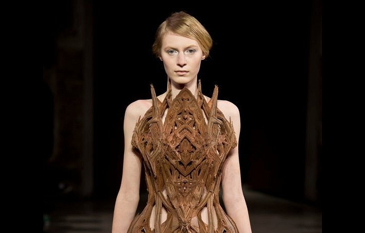 Šaty Iris Van Herpen