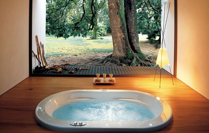 Jacuzzi in interior 