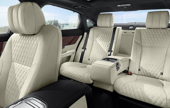 Jaguar XJ for adrenalin lovers