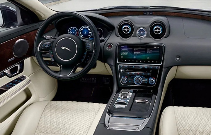 Jaguar XJ for adrenalin lovers