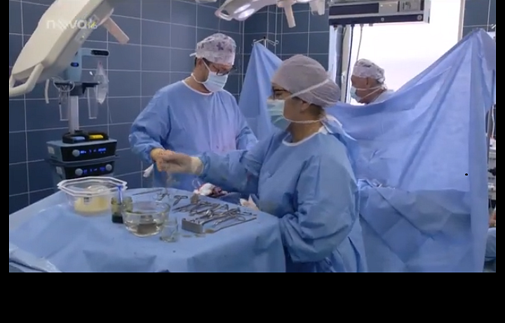 Plastický chirurg Ján Pilka na operačním sále.