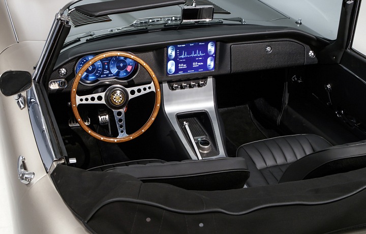 Jaguar E Type Zero, interior