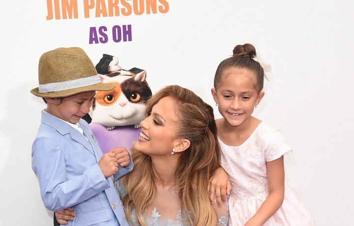 Jennifer Lopez with kids