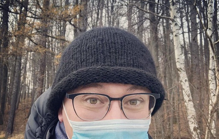 Jiří Ovčáček na výlete v lese.