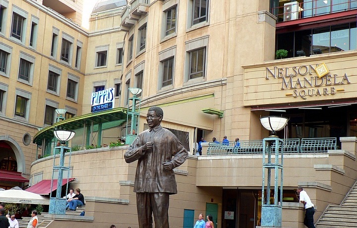 Square with the statue of Nelson Mandela