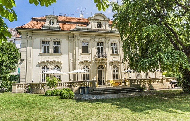 Garden and unique villa