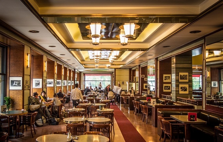 Café Slavia - interior of luxury