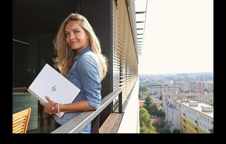 The model also uses its faces in the United Nations.