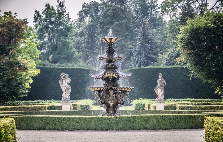 Zámek  - Lednice, kašna