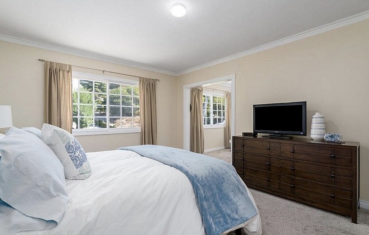 Ložnice v domě, kde pobývala vévodkyně Meghan 