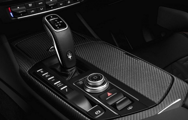 Maserati Levante Trofeo, shift lever