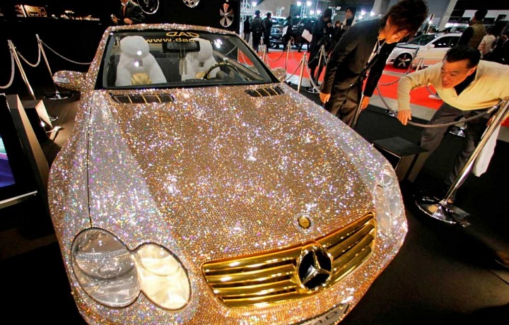 Mercedes-Benz SL600 full of diamonds