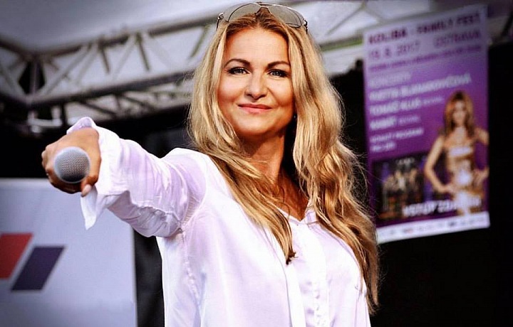 Zpívání je pro ni téměř vším. 