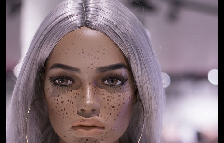 Unique figurines in Missguided shop