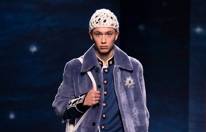 Muž na přehlídce Dior FW2021