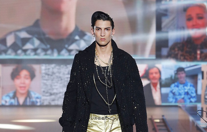 Muž na přehlídce Dolce & Gabbana FW2021