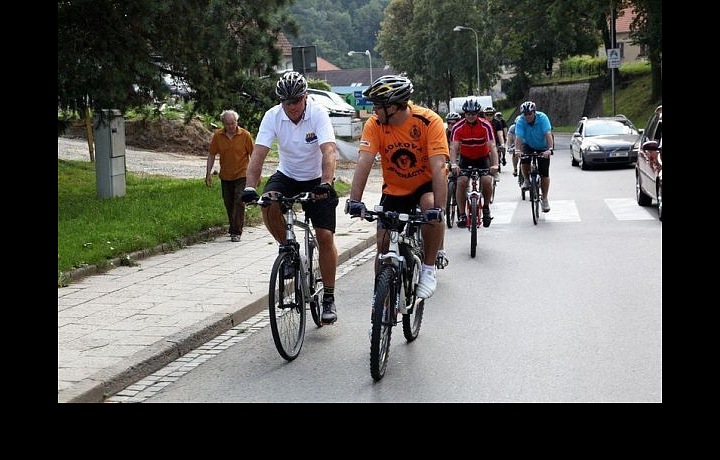 Mirek Topolánek likes sport.