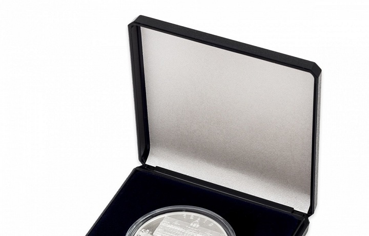 Commemorative silver coin