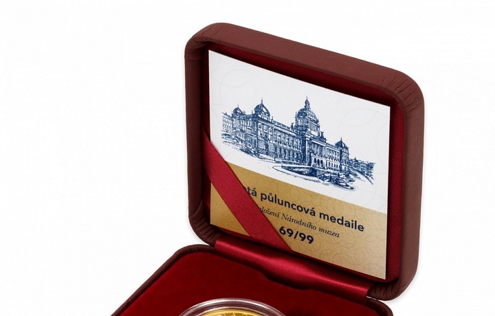 Commemorative gold coin