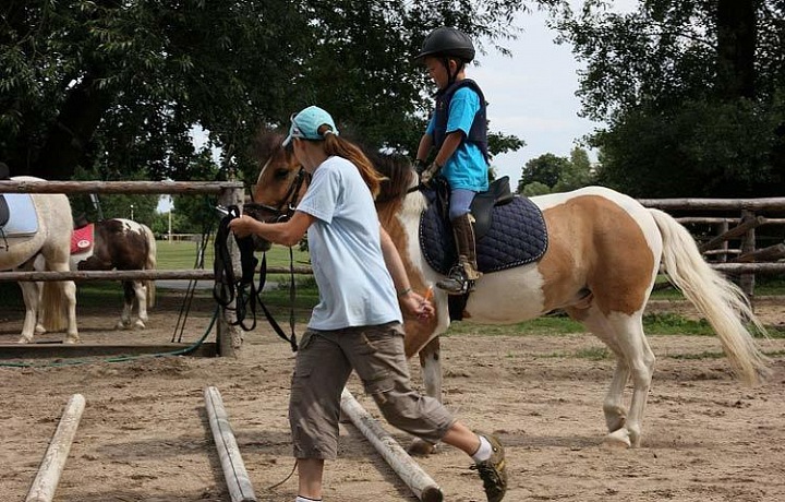 Deluxe riding on ponies, Císařský ostrov