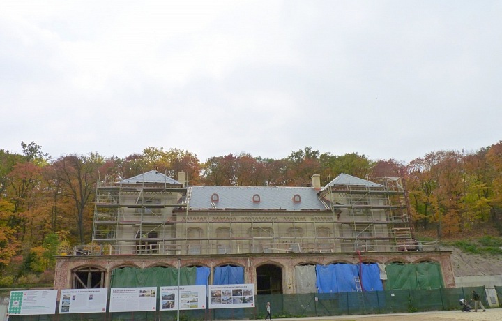 Stále probíhající úpravy Šlechtova restaurauce