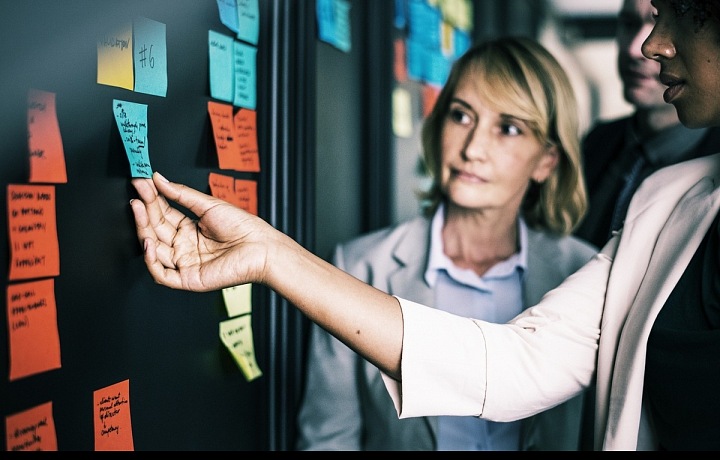 Foreigners can use origin surname in the Czech Republic.