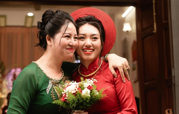 As an addition to her dress, she wears a headband reminiscent of a halo - Khan Dong