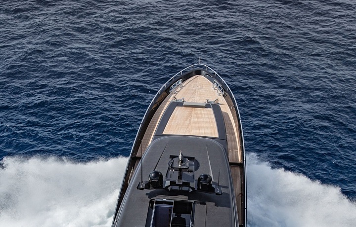 Jachta, pohled seshora