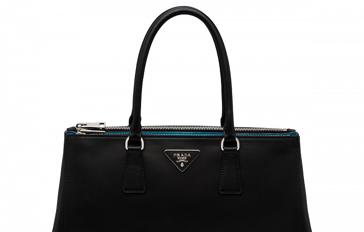 A handbag that is the main product of the Christmas campaign.