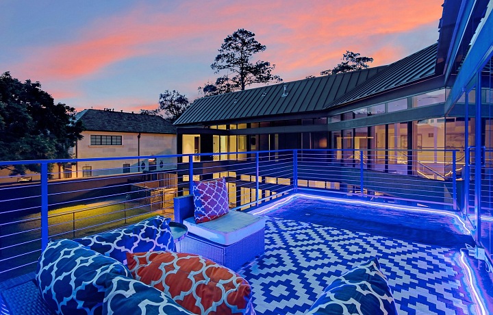 Darth Vader house in Houston, Texas, iconic lighting