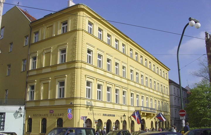 Italská restaurace Don Giovanni na rohu Karoliny Světlé a Náprstkovy ulice v Praze 1