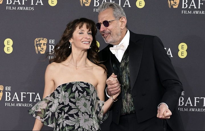 Jeff Goldblum and his wife Emilie Livingston were one big smile on the red carpet