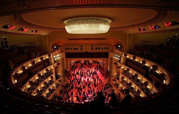 Pohled na taneční sál Vídeňské státní opery