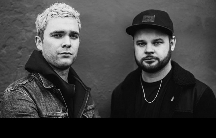 Skupina ROYAL BLOOD je pro fanoušky hard rocku.Jsou královským potomkem Foo Fighters a Queens of the Stone Age. Když je vidíte naživo, jsou dynamit. 