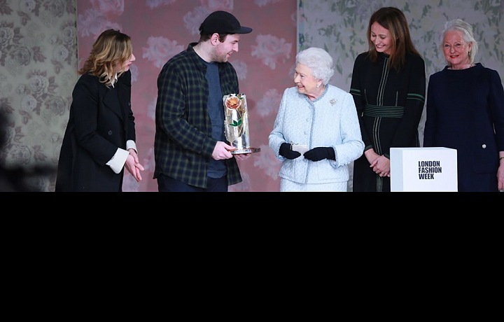 Queen Elizabeth II. and Richard Quinn