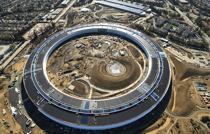 View of the building from above, ongoing work