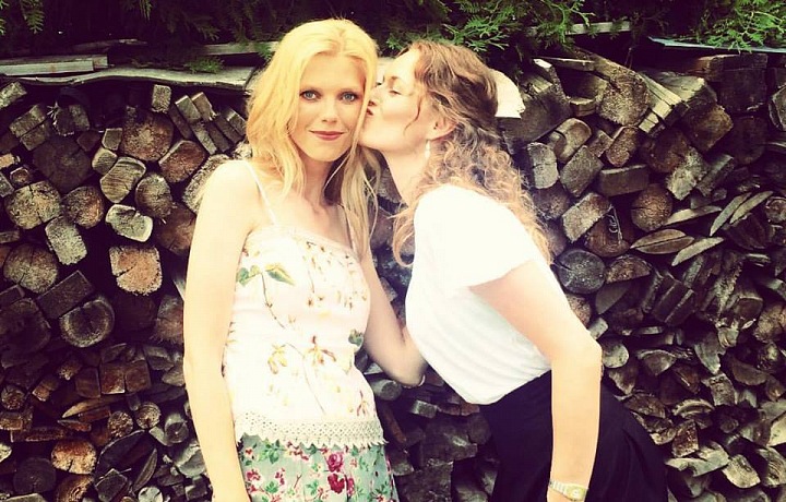 Veronika Hejlíková wears Zuzana's clothes