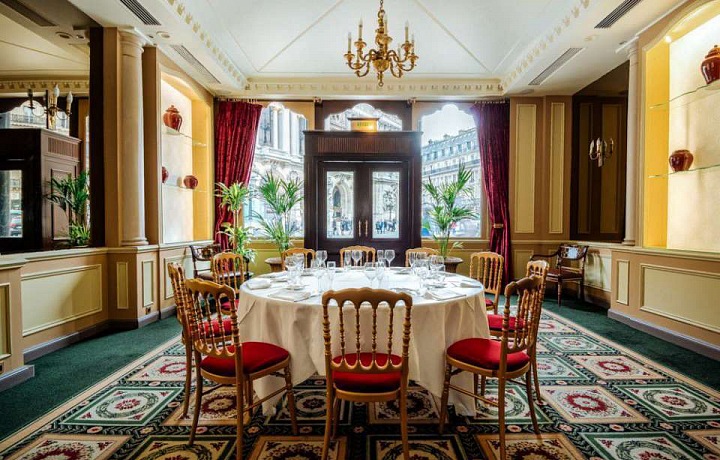 Lounge in Café de la Paix