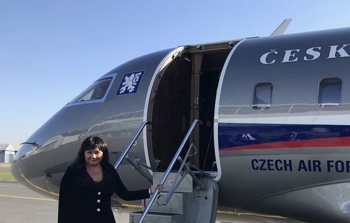 Létání je pro ministryni denních chlebem