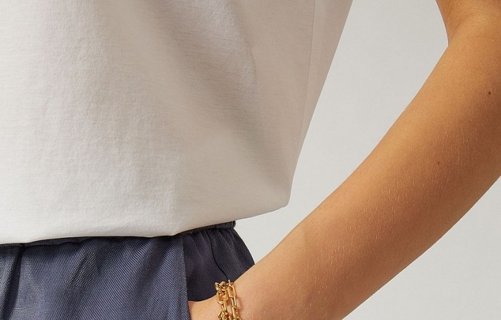 Eyes on the World, Armani