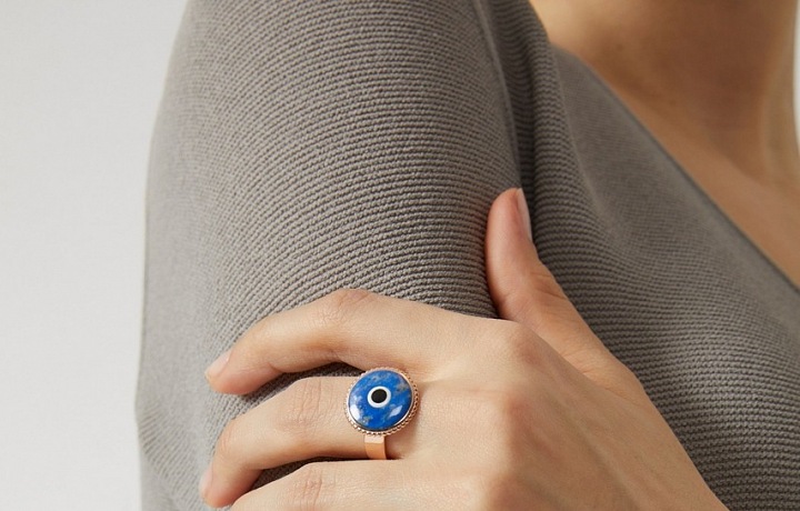 Eyes on the World, Armani