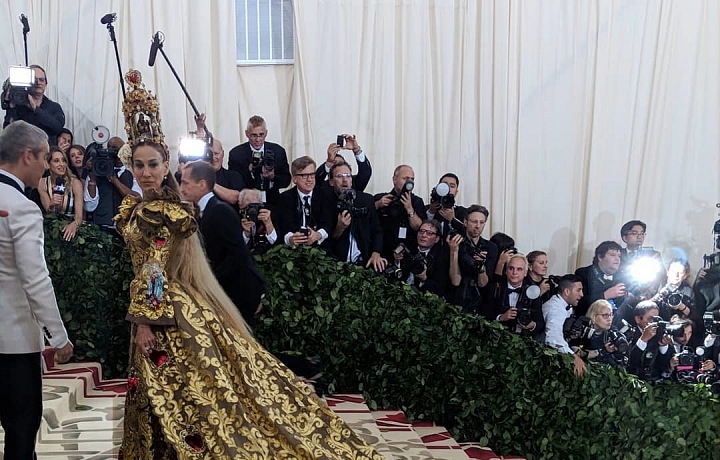 Sarah Jessica Parker - dress Dolce and Gabbana