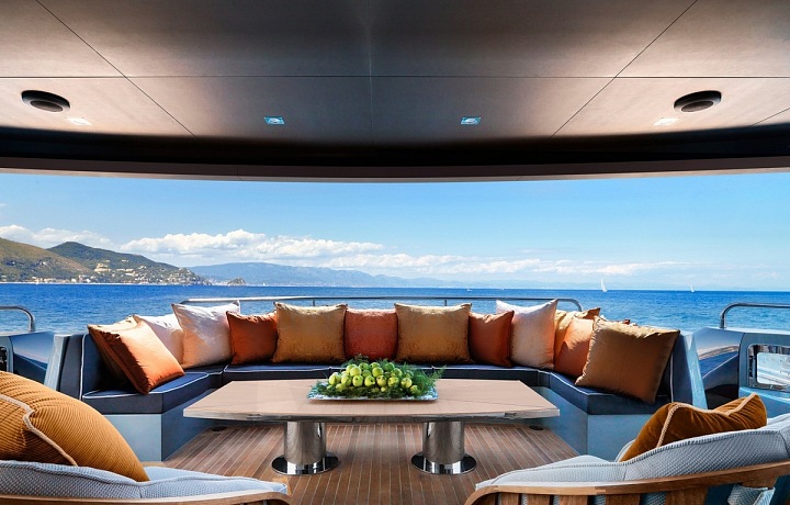 Maximum use of the outdoor deck