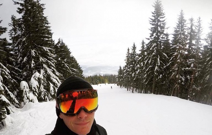 Maxim Habanec on snowboard