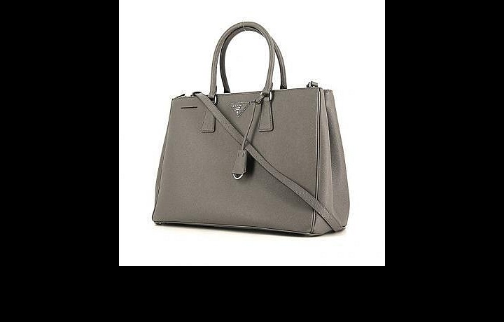 A handbag that is the main product of the Christmas campaign.